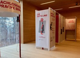 Die Ausstellung "Die rote Linie"